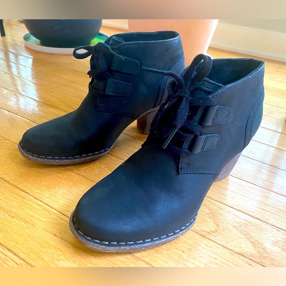 Clarks Ankle Boots Size 8 US